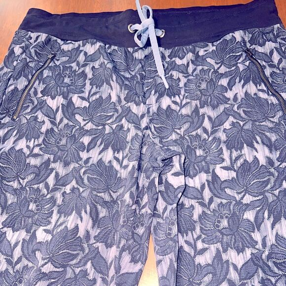 Athleta Trekkie North Floral Jogger Pants Navy Blue White Print Women’s 16 Tall - Picture 5 of 7